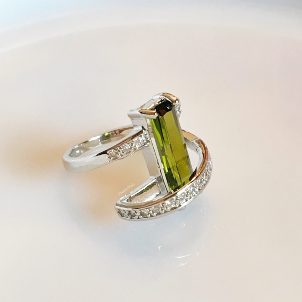 New Green Geometric Cubic Zirconia & Crystal Ring - Picture 1 of 14